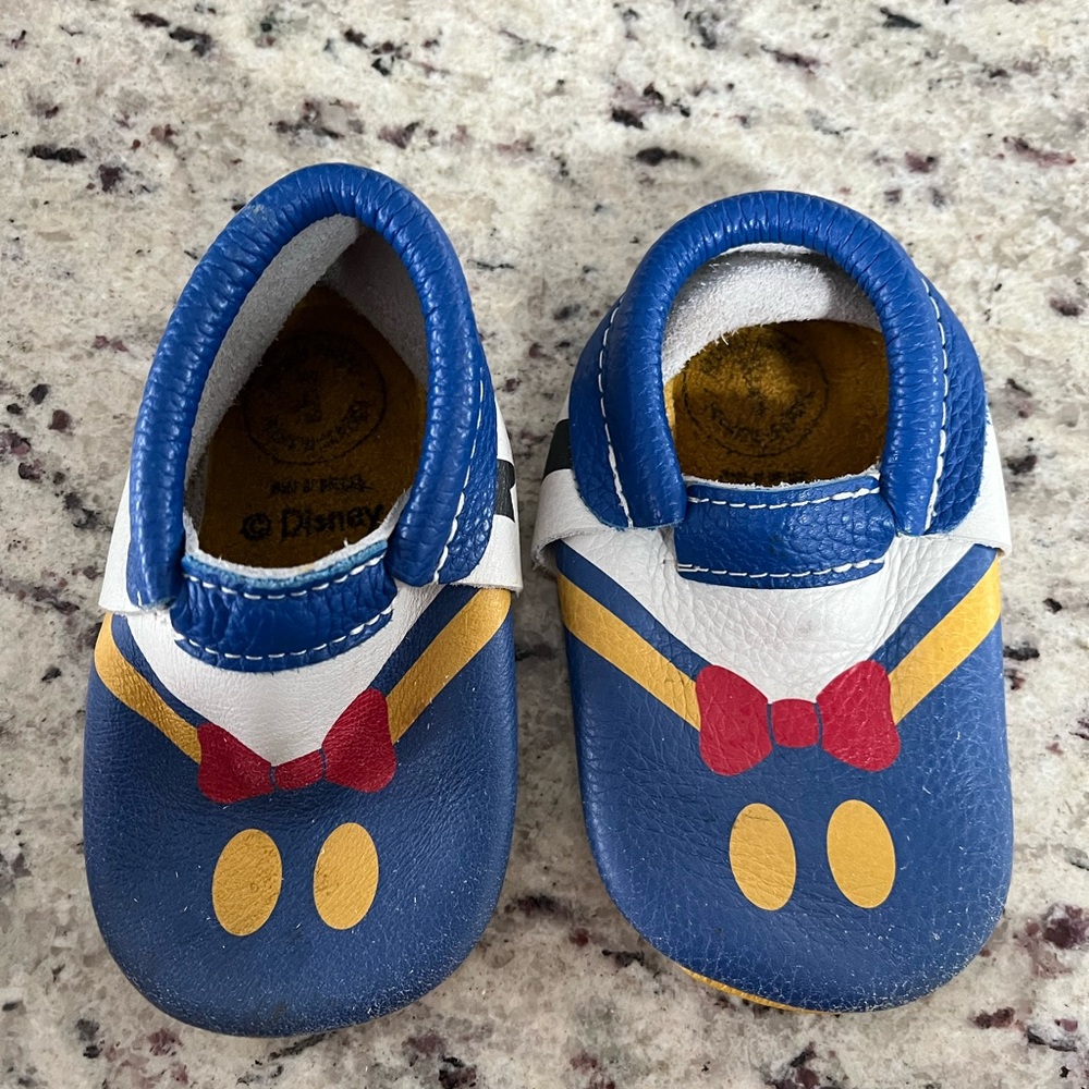 Freshly Picked x Disney Baby Donald Duck moccs size 5